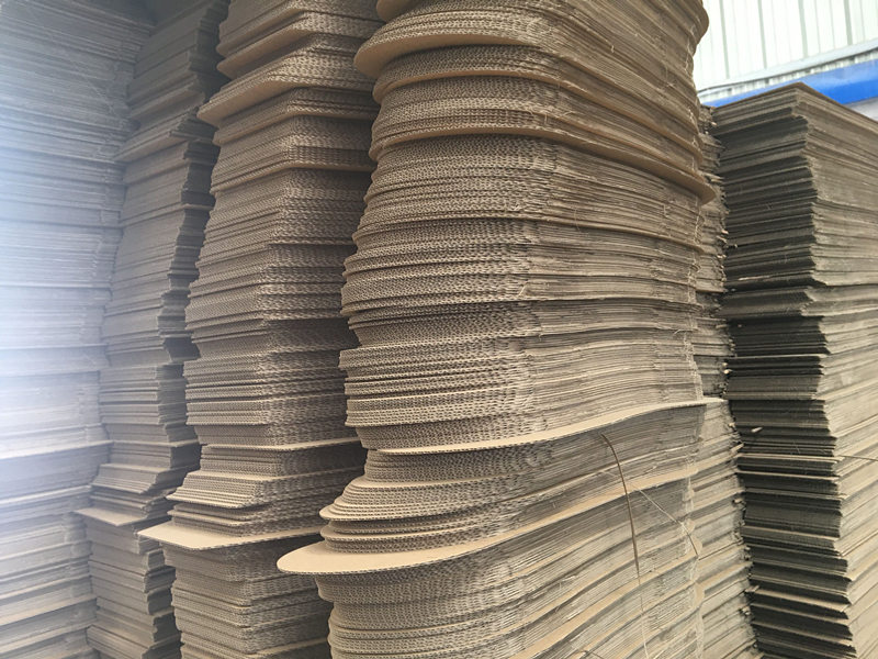 瓦楞紙(zhi)箱生産團隊(dui)